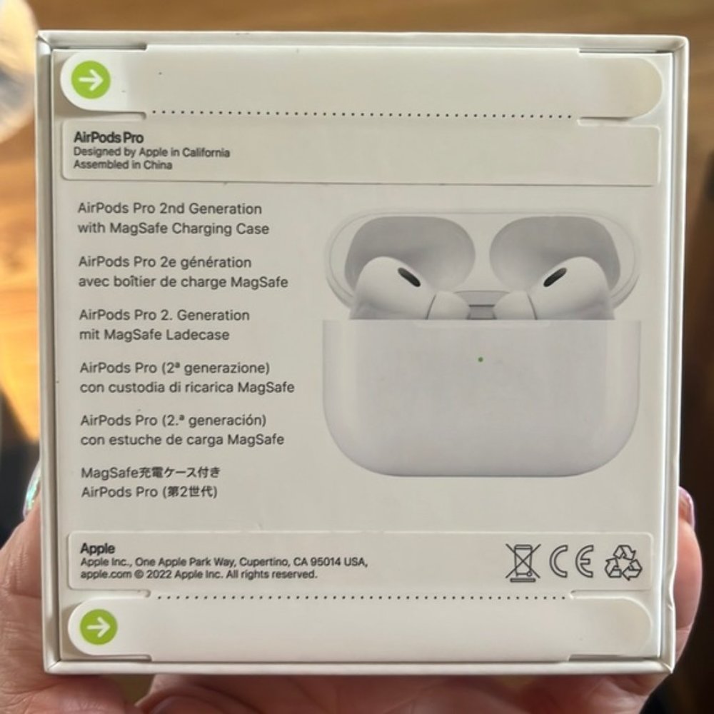 Apple AirPods Pro (2nd Generation) - Picture 2 of 2